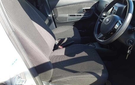 Toyota Vitz, 2017 год, 820 000 рублей, 4 фотография