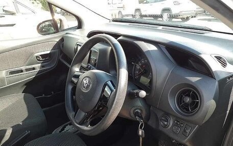 Toyota Vitz, 2017 год, 820 000 рублей, 3 фотография