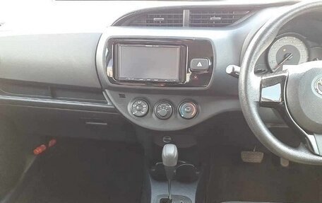 Toyota Vitz, 2017 год, 820 000 рублей, 5 фотография