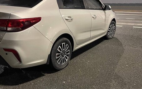 KIA Rio IV, 2018 год, 1 000 000 рублей, 3 фотография