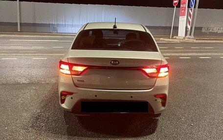 KIA Rio IV, 2018 год, 1 000 000 рублей, 9 фотография