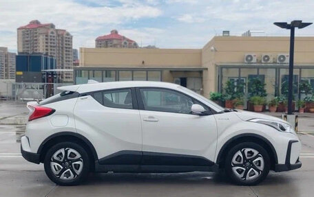 Toyota C-HR I рестайлинг, 2020 год, 2 200 000 рублей, 5 фотография