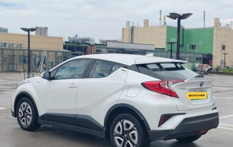 Toyota C-HR I рестайлинг, 2020 год, 2 200 000 рублей, 6 фотография