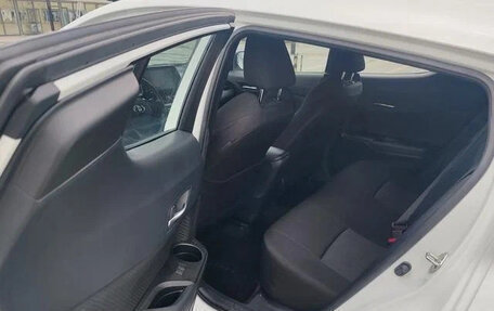 Toyota C-HR I рестайлинг, 2020 год, 2 200 000 рублей, 9 фотография