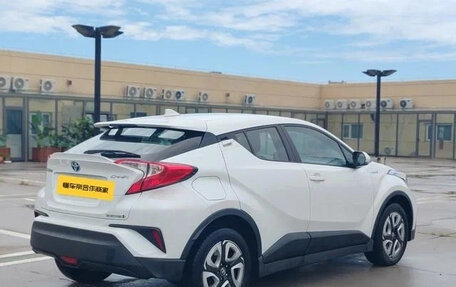 Toyota C-HR I рестайлинг, 2020 год, 2 200 000 рублей, 3 фотография