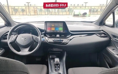 Toyota C-HR I рестайлинг, 2020 год, 2 200 000 рублей, 8 фотография