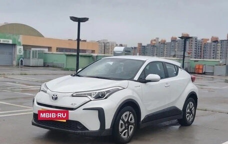 Toyota C-HR I рестайлинг, 2020 год, 2 200 000 рублей, 4 фотография