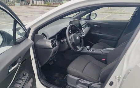 Toyota C-HR I рестайлинг, 2020 год, 2 200 000 рублей, 10 фотография