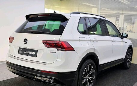 Volkswagen Tiguan II, 2019 год, 3 045 000 рублей, 5 фотография