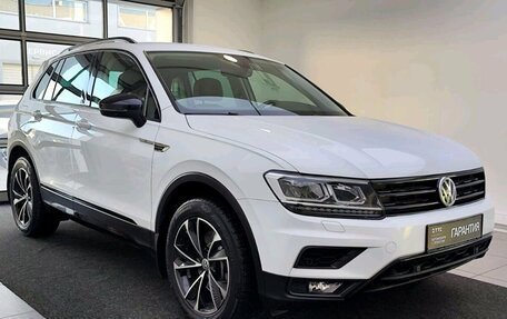 Volkswagen Tiguan II, 2019 год, 3 045 000 рублей, 3 фотография