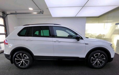 Volkswagen Tiguan II, 2019 год, 3 045 000 рублей, 4 фотография