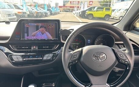 Toyota C-HR I рестайлинг, 2018 год, 1 150 000 рублей, 13 фотография