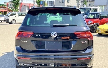 Volkswagen Tiguan II, 2020 год, 1 755 000 рублей, 3 фотография