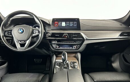 BMW 5 серия, 2018 год, 3 569 000 рублей, 15 фотография