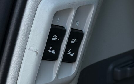 Toyota Land Cruiser Prado 150 рестайлинг 2, 2009 год, 3 500 000 рублей, 28 фотография