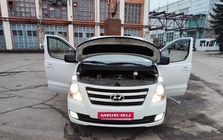 Hyundai H-1 II рестайлинг, 2016 год, 2 100 000 рублей, 2 фотография