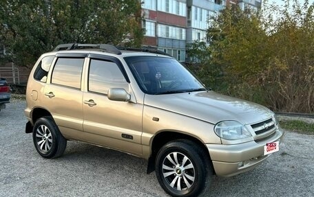 Chevrolet Niva I рестайлинг, 2004 год, 390 000 рублей, 1 фотография