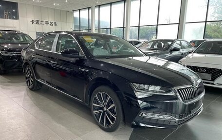 Skoda Superb III рестайлинг, 2025 год, 2 200 000 рублей, 3 фотография