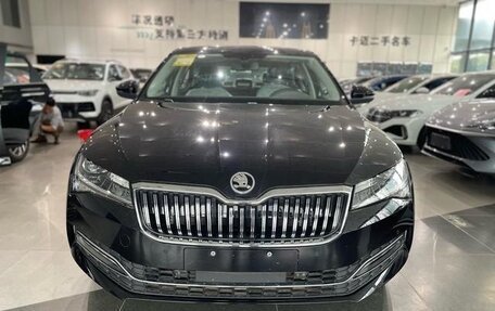 Skoda Superb III рестайлинг, 2025 год, 2 200 000 рублей, 2 фотография