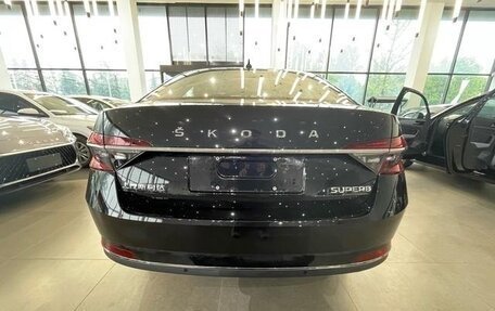 Skoda Superb III рестайлинг, 2025 год, 2 200 000 рублей, 5 фотография