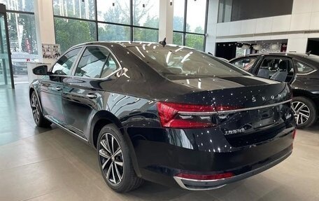 Skoda Superb III рестайлинг, 2025 год, 2 200 000 рублей, 6 фотография