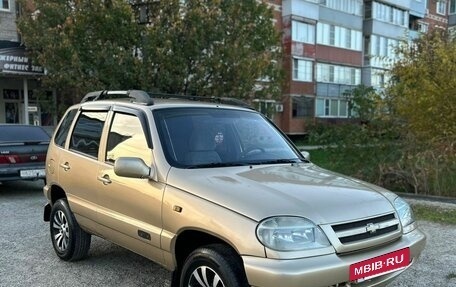 Chevrolet Niva I рестайлинг, 2004 год, 390 000 рублей, 2 фотография