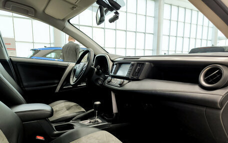 Toyota RAV4, 2017 год, 2 050 000 рублей, 15 фотография