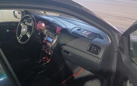 Volkswagen Polo VI (EU Market), 2011 год, 700 000 рублей, 4 фотография