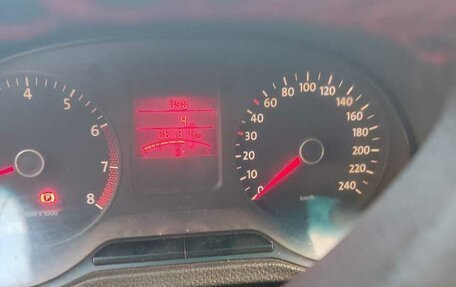 Volkswagen Polo VI (EU Market), 2011 год, 700 000 рублей, 7 фотография