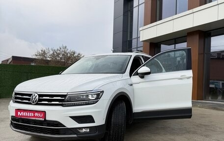 Volkswagen Touran III, 2020 год, 3 500 000 рублей, 1 фотография