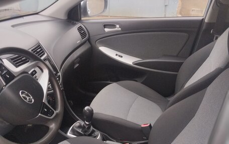 Hyundai Solaris II рестайлинг, 2013 год, 920 000 рублей, 1 фотография