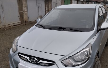 Hyundai Solaris II рестайлинг, 2013 год, 920 000 рублей, 4 фотография