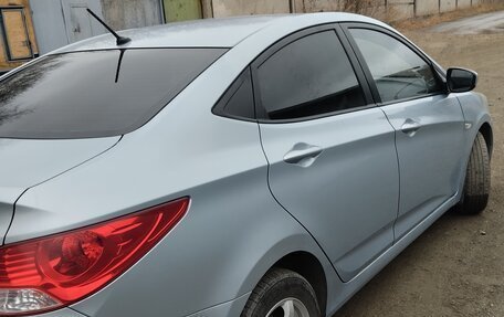 Hyundai Solaris II рестайлинг, 2013 год, 920 000 рублей, 5 фотография