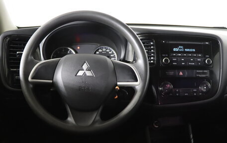 Mitsubishi Outlander III рестайлинг 3, 2014 год, 1 499 990 рублей, 10 фотография