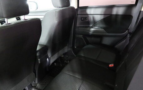 Mitsubishi Outlander III рестайлинг 3, 2014 год, 1 499 990 рублей, 19 фотография