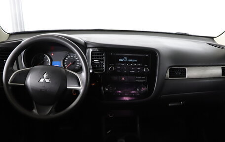 Mitsubishi Outlander III рестайлинг 3, 2014 год, 1 499 990 рублей, 12 фотография