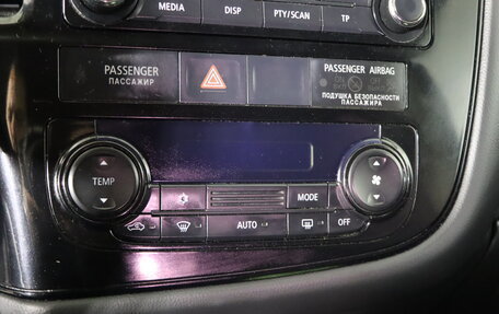 Mitsubishi Outlander III рестайлинг 3, 2014 год, 1 499 990 рублей, 17 фотография