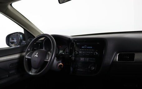 Mitsubishi Outlander III рестайлинг 3, 2014 год, 1 499 990 рублей, 11 фотография