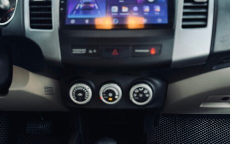 Mitsubishi Outlander III рестайлинг 3, 2008 год, 850 000 рублей, 13 фотография