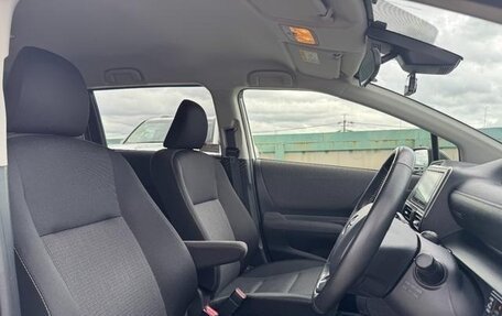 Toyota Sienta II, 2019 год, 1 213 000 рублей, 28 фотография