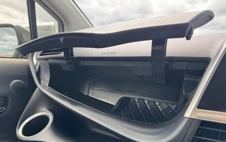 Toyota Sienta II, 2019 год, 1 213 000 рублей, 39 фотография