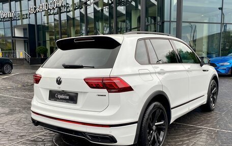 Volkswagen Tiguan II, 2021 год, 3 690 000 рублей, 2 фотография