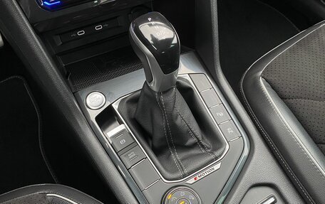 Volkswagen Tiguan II, 2021 год, 3 690 000 рублей, 21 фотография