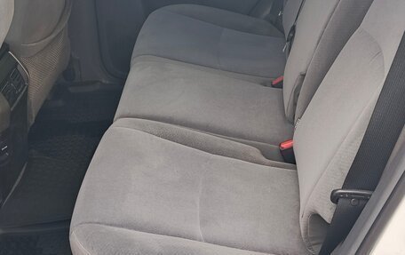 Toyota Land Cruiser Prado 150 рестайлинг 2, 2012 год, 3 000 000 рублей, 8 фотография