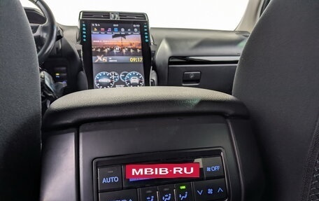 Toyota Land Cruiser Prado 150 рестайлинг 2, 2020 год, 4 590 000 рублей, 11 фотография