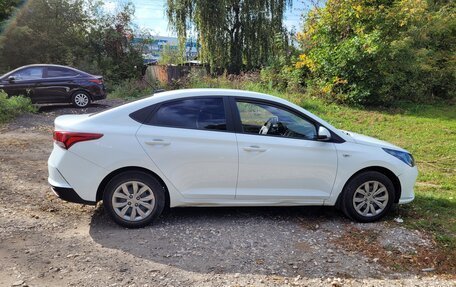 Hyundai Solaris II рестайлинг, 2021 год, 1 300 000 рублей, 8 фотография