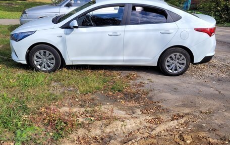 Hyundai Solaris II рестайлинг, 2021 год, 1 300 000 рублей, 10 фотография