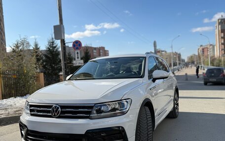Volkswagen Tiguan II, 2020 год, 3 700 000 рублей, 3 фотография
