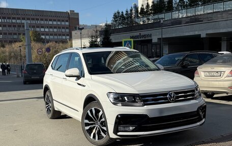 Volkswagen Tiguan II, 2020 год, 3 700 000 рублей, 2 фотография