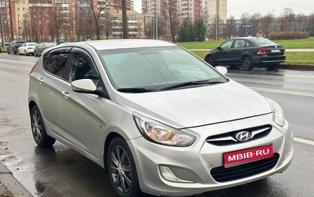 Hyundai Solaris II рестайлинг, 2011 год, 455 000 рублей, 1 фотография